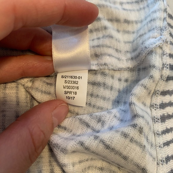 ATHLETA Breezy Scoop Muscle Tank White & Gray - Picture 7 of 7